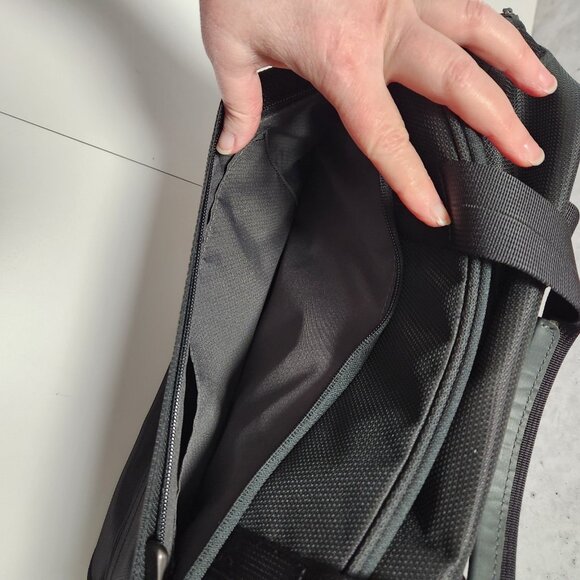 NWT Tumi Tech Walker Boarding Tote W/ Strap $195 - Picture 16 of 16